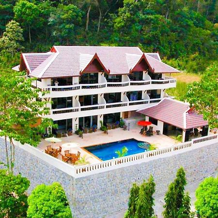 Aksarai Hotel Patong Bagian luar foto