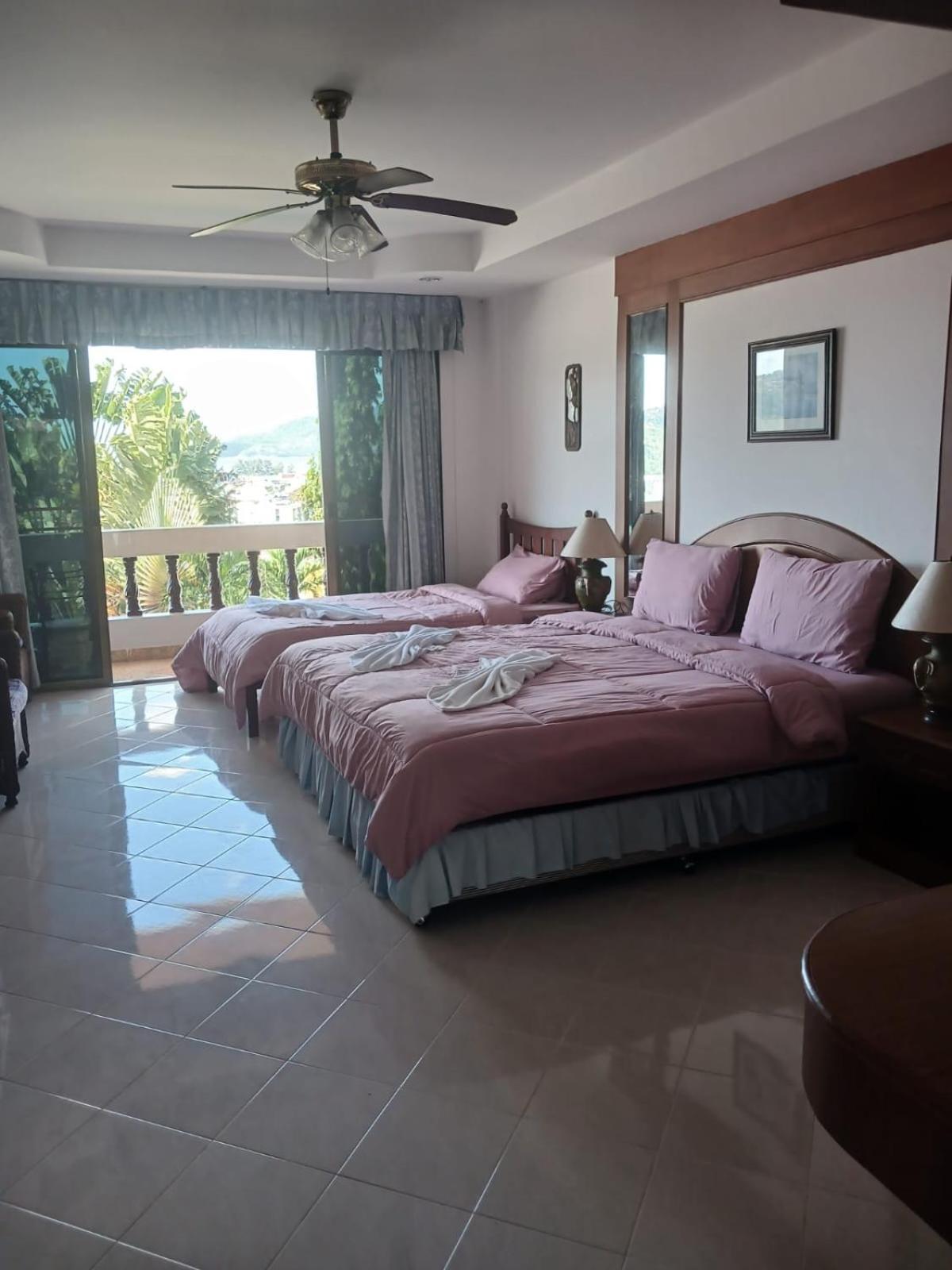 Aksarai Hotel Patong Bagian luar foto