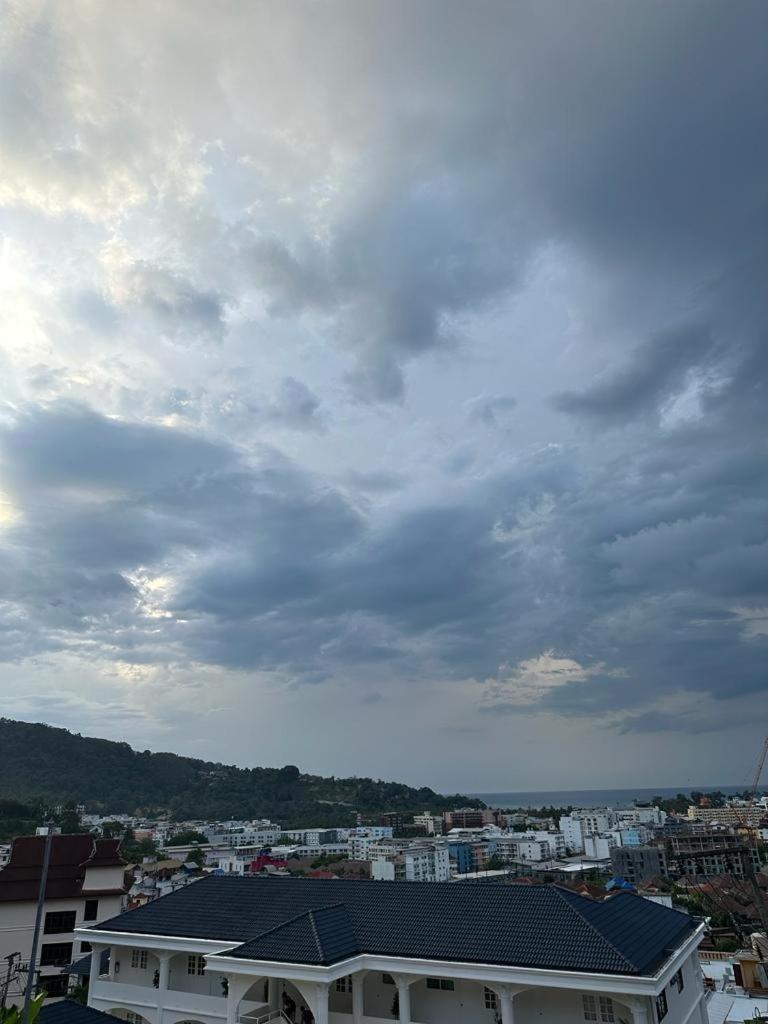 Aksarai Hotel Patong Bagian luar foto