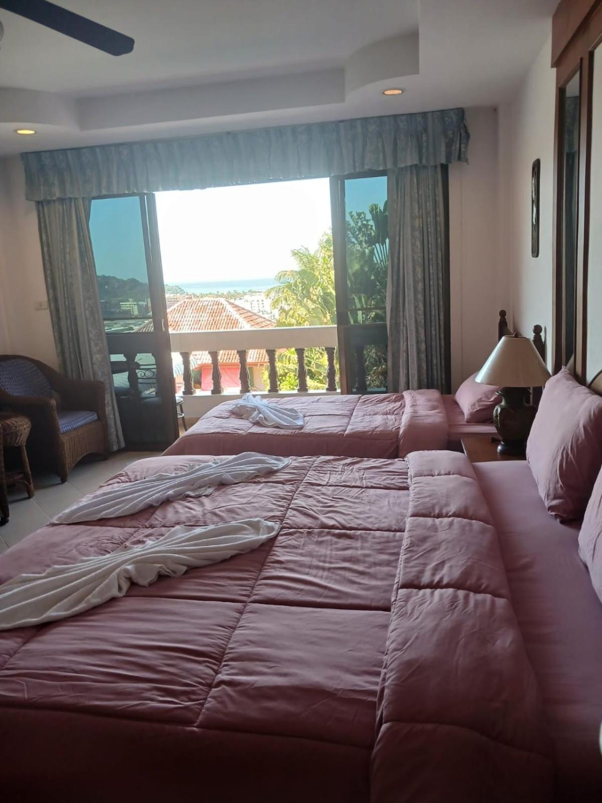 Aksarai Hotel Patong Bagian luar foto