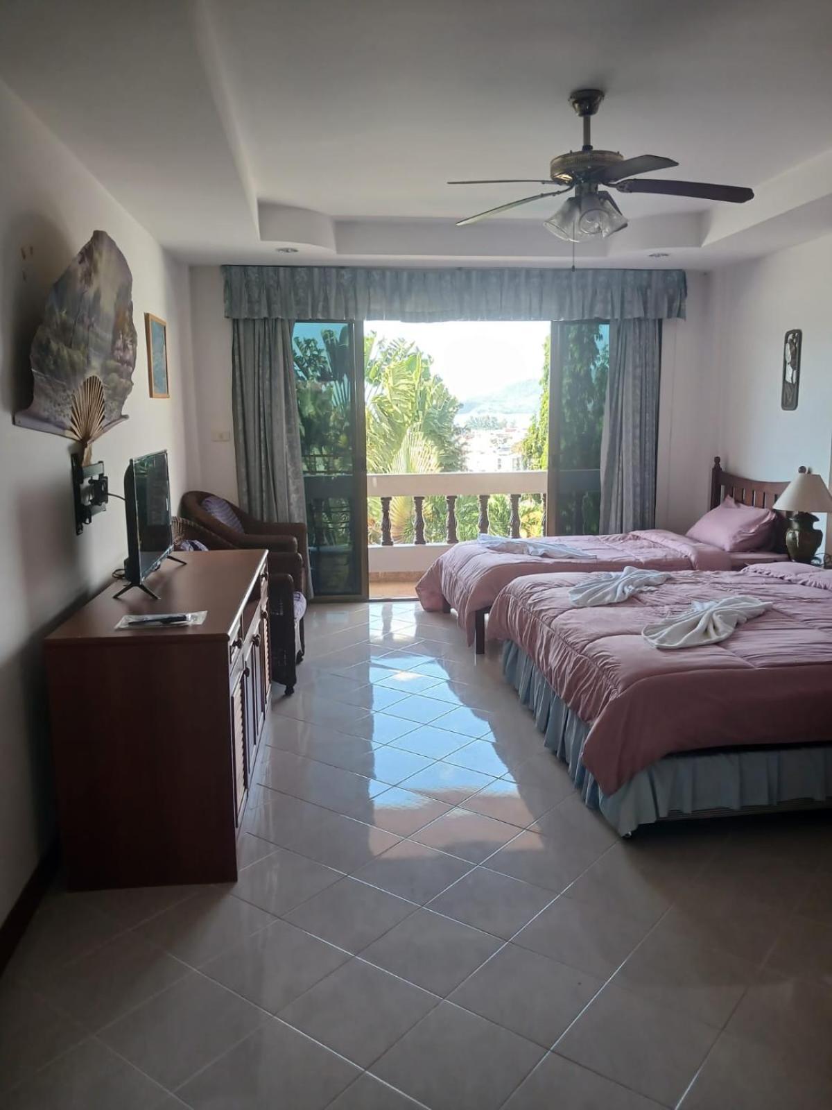 Aksarai Hotel Patong Bagian luar foto