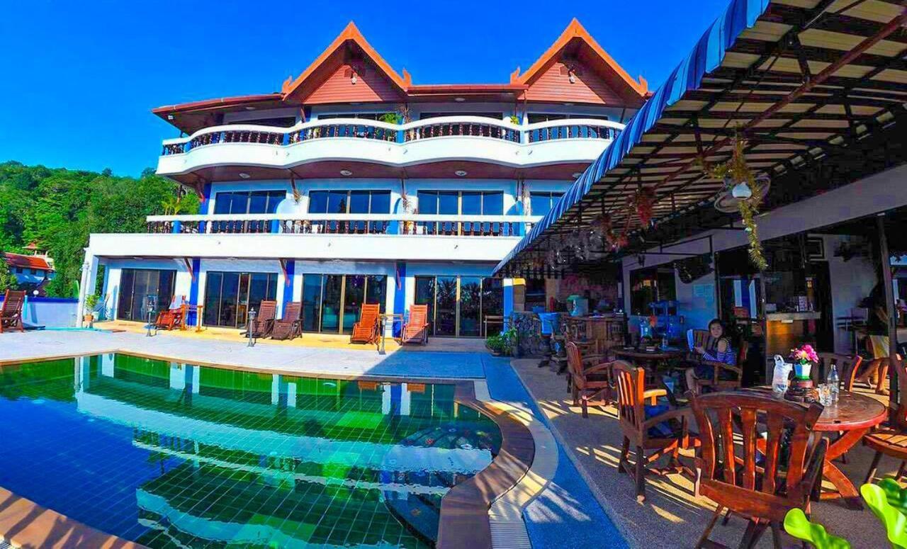 Aksarai Hotel Patong Bagian luar foto