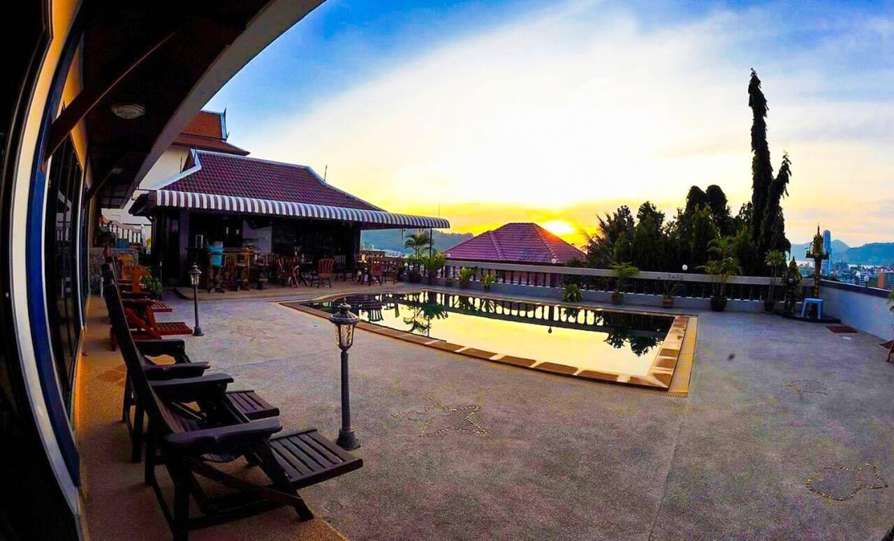 Aksarai Hotel Patong Bagian luar foto