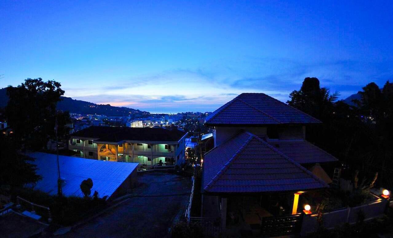 Aksarai Hotel Patong Bagian luar foto