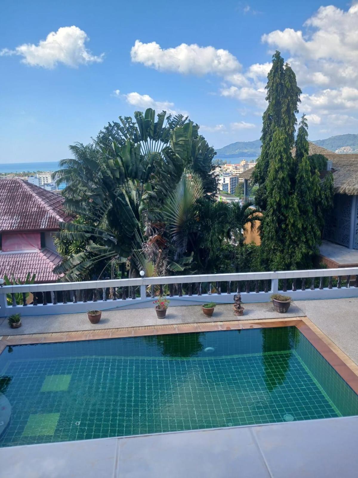 Aksarai Hotel Patong Bagian luar foto