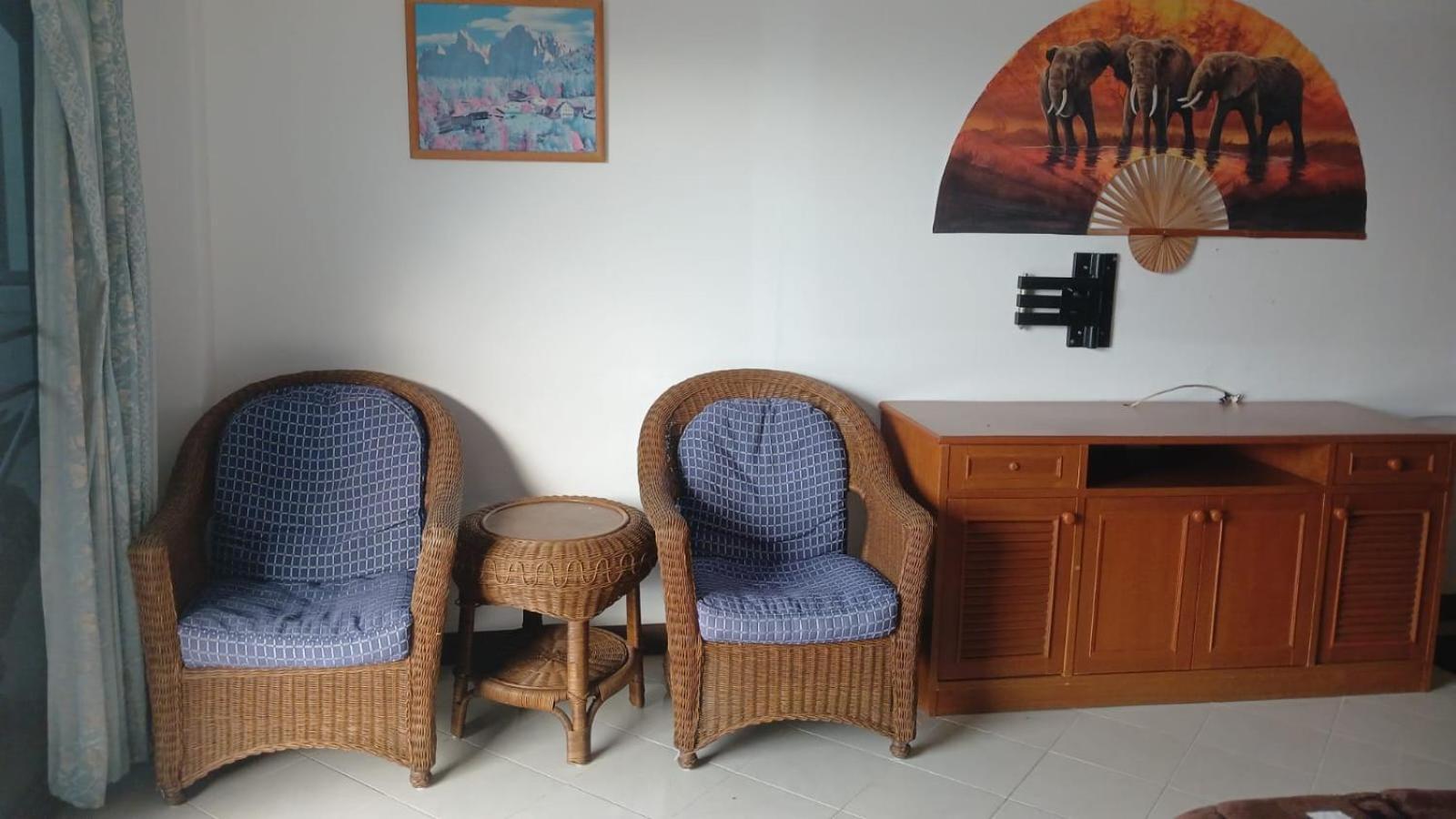 Aksarai Hotel Patong Bagian luar foto